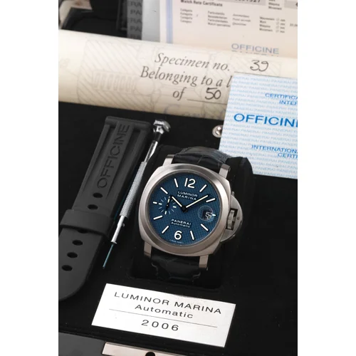 Panerai Luminor PAM00230 (aka: PAM230, PAM 230)