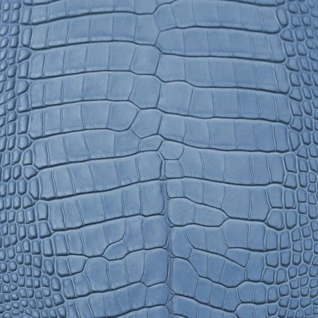 Pelle di alligatore della Louisiana opaco, colore blu: una delle pelli dell'atelier Casati Milano