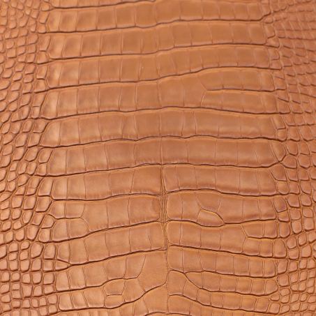 Pelle di alligatore della Louisiana opaco, colore cognac: una delle pelli dell'atelier Casati Milano
