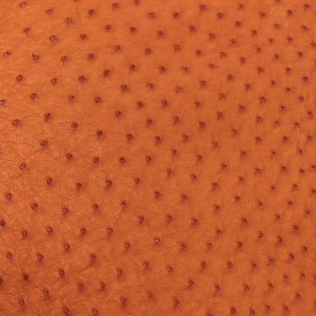 Pelle di struzzo, colore arancio: una delle pelli dell'atelier Casati Milano