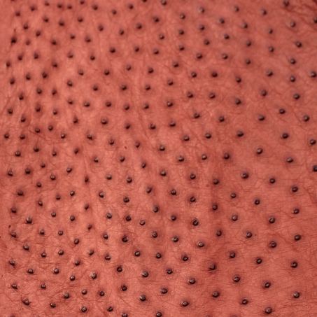 Pelle di struzzo, colore rosa antico: una delle pelli dell'atelier Casati Milano