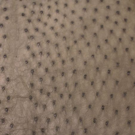 Pelle di struzzo, colore tortora: una delle pelli dell'atelier Casati Milano
